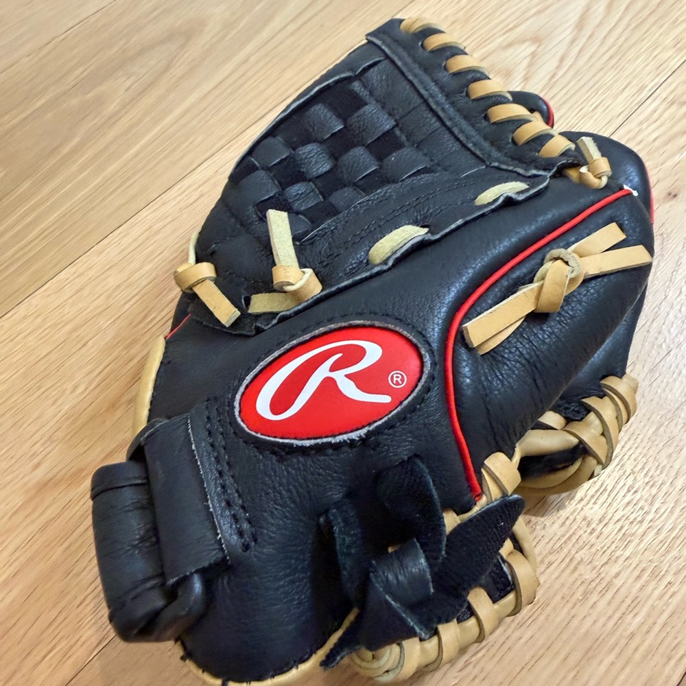 Kid’s 10 inch Rawlings Tan and Cream Interior Shoe Label
